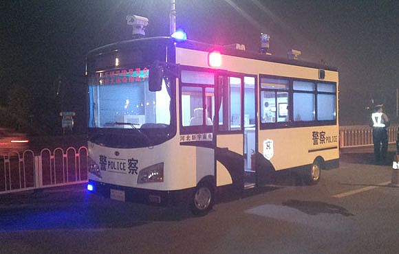 夜間執勤的躍迪移動警務室