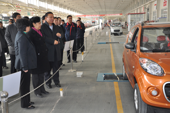 市政協主席王華清、副市長蔣文紅一行領導到河北新宇宙視察指導