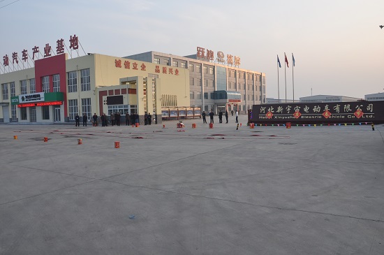 2015年新年上班第一天，鞭炮齊鳴，禮花沖天，精神飽滿干事業！