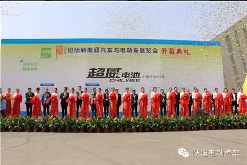 躍迪電動汽車新款車型T71閃亮亮相2015中國(南京)國際新能源汽車展