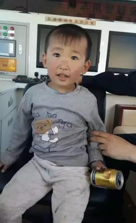 貪玩幼童上高速—躍迪移動(dòng)警務(wù)室助力，熱心民警忙尋親