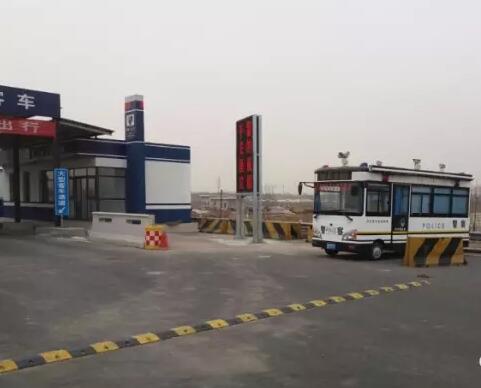 貪玩幼童上高速—躍迪移動(dòng)警務(wù)室助力，熱心民警忙尋親