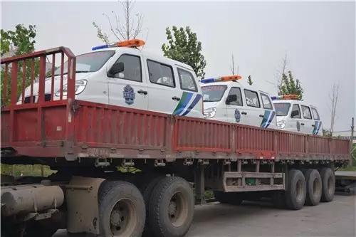 電動巡邏車裝車完畢準備發車