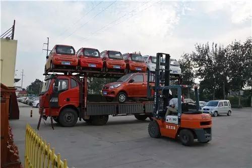 電動汽車公路運輸裝車中