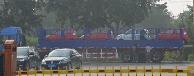 躍迪電動汽車準備發(fā)車