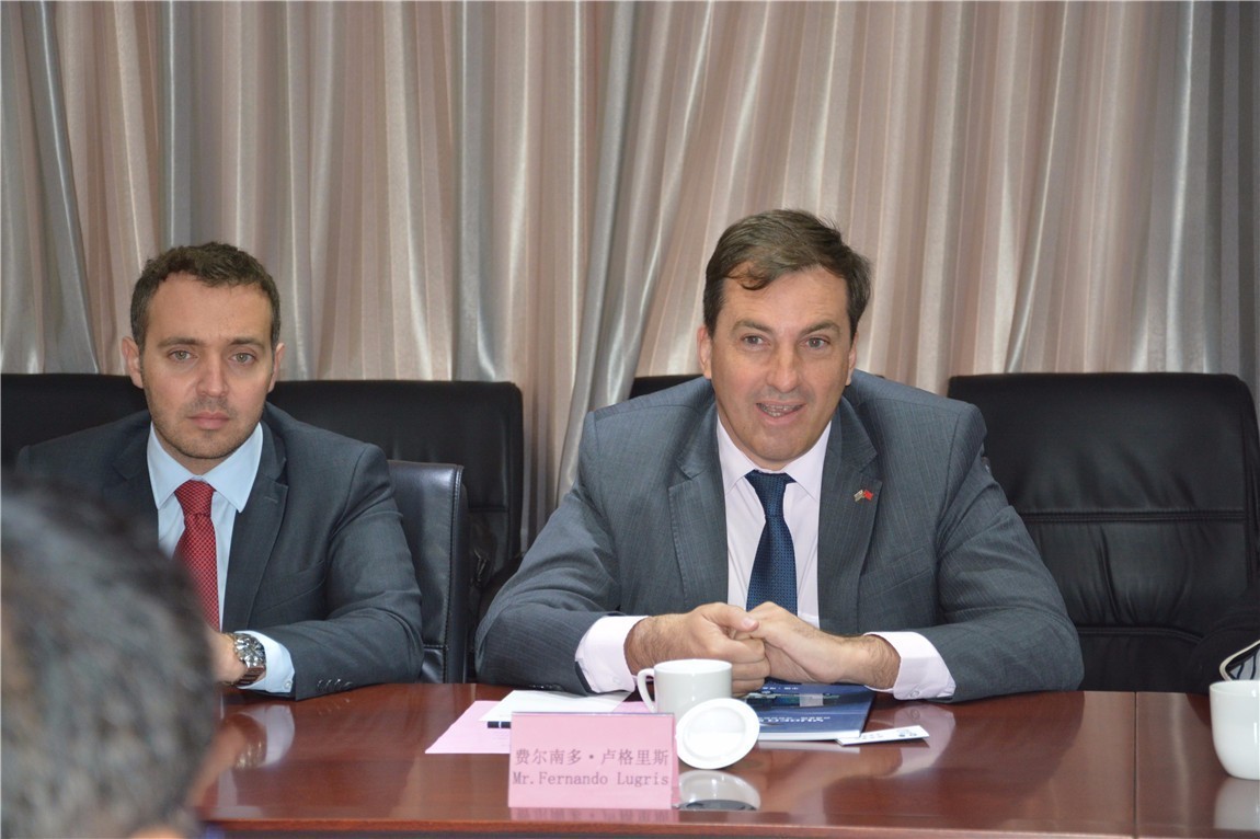 費爾南多&middot;盧格里斯大使