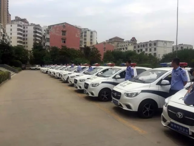 電動警務車發車現場