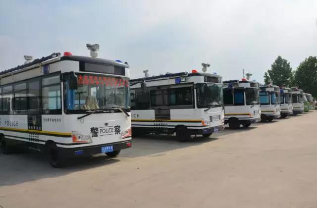 躍迪電動流動警務室集合完畢，準備裝車