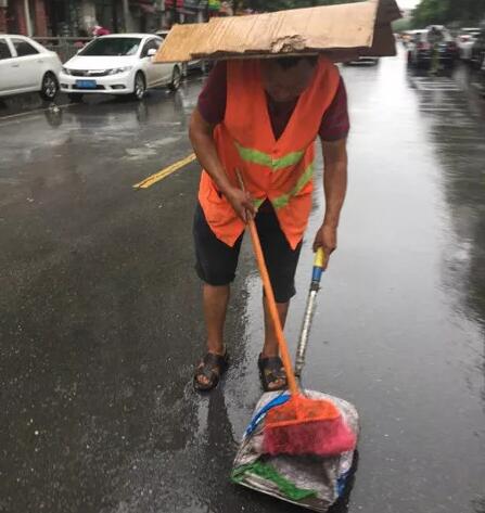 今天,躍迪向平凡而偉大的他們——環衛工人致敬!