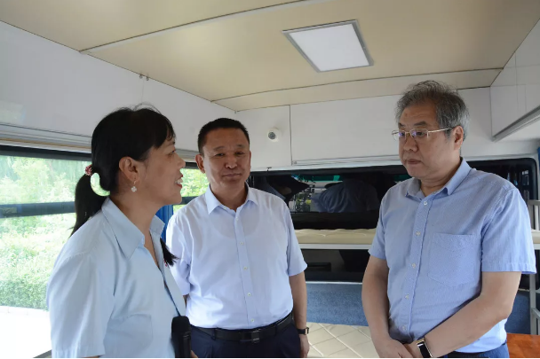 河北省政協(xié)副主席盧曉光，河北省委統(tǒng)戰(zhàn)部副部長、省工商聯(lián)黨組書記郭翠朵率調(diào)研組到躍迪集團(tuán)開展重點提案督辦調(diào)研