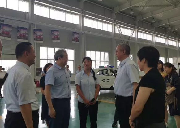 河北省政協(xié)副主席盧曉光，河北省委統(tǒng)戰(zhàn)部副部長、省工商聯(lián)黨組書記郭翠朵率調(diào)研組到躍迪集團(tuán)開展重點提案督辦調(diào)研