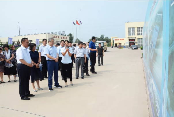 河北省政協(xié)副主席盧曉光，河北省委統(tǒng)戰(zhàn)部副部長、省工商聯(lián)黨組書記郭翠朵率調(diào)研組到躍迪集團(tuán)開展重點提案督辦調(diào)研