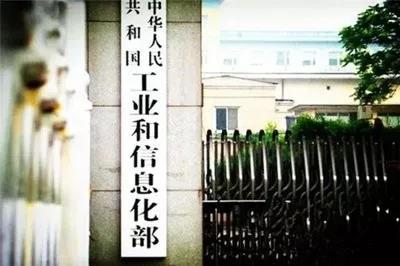 不止禁售,還禁行!2030年強制替換新能源汽車!