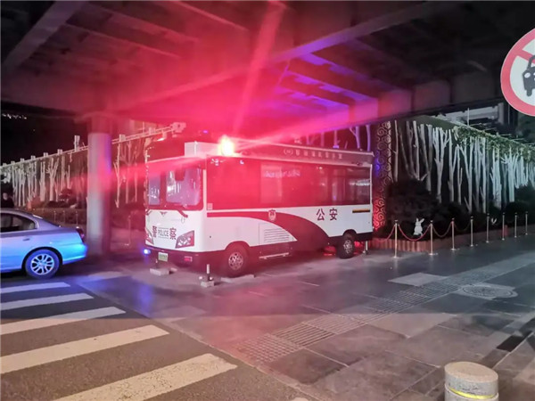 北京采購的移動警務室正式上崗執勤