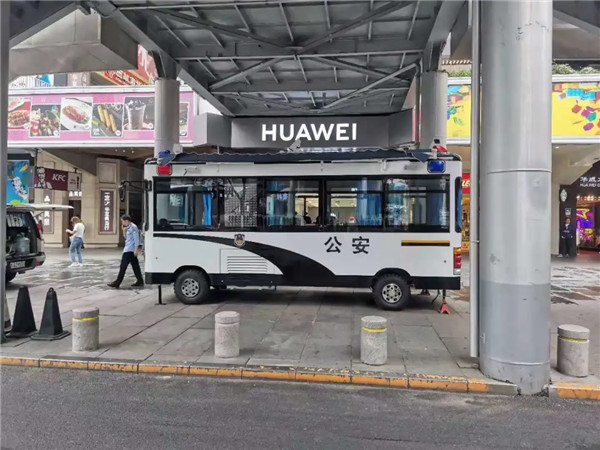 北京采購的移動警務室正式上崗執勤