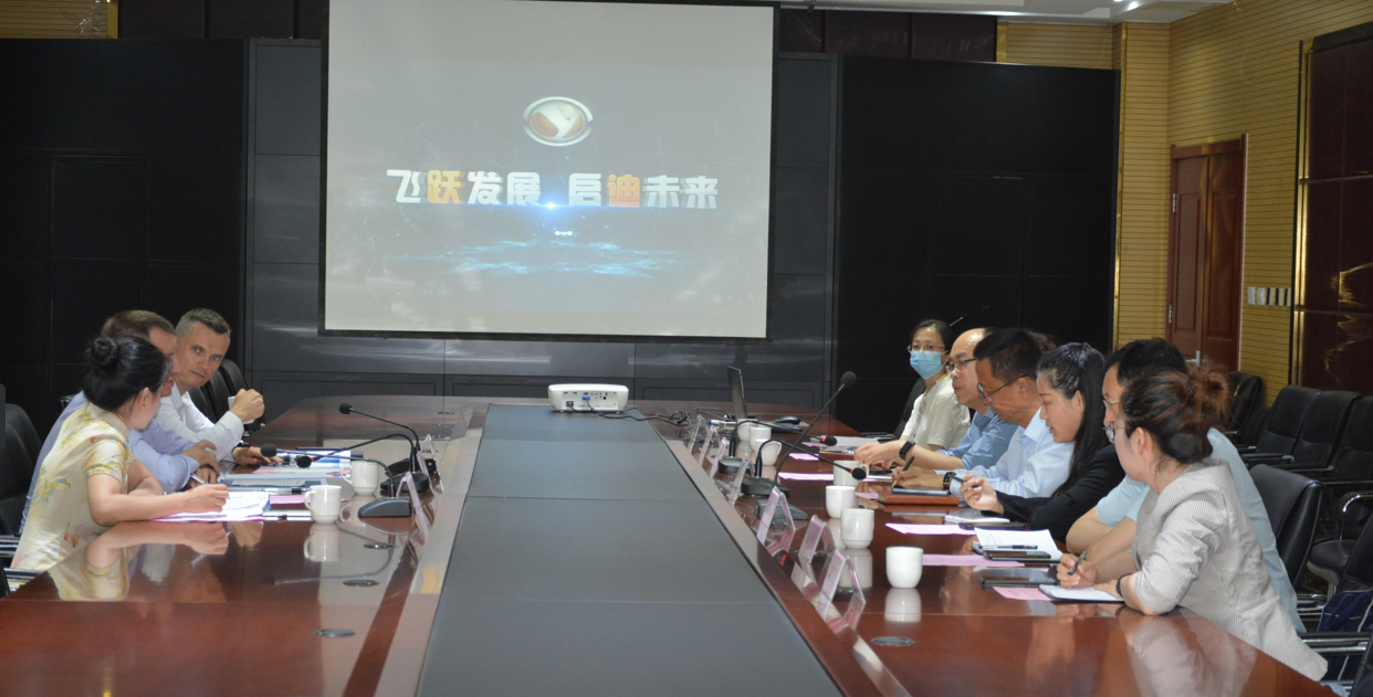 白俄羅斯工業部副部長亞歷山大·葉菲莫夫一行 到躍迪集團采購洽談