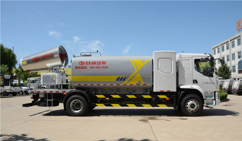 助力低碳環保 降塵降溫“神器” | 躍迪純電動多功能抑塵車