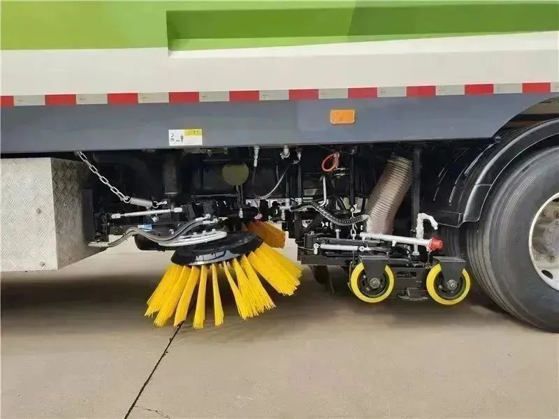 躍迪集團(tuán)新能源洗掃車--共創(chuàng)綠色城市