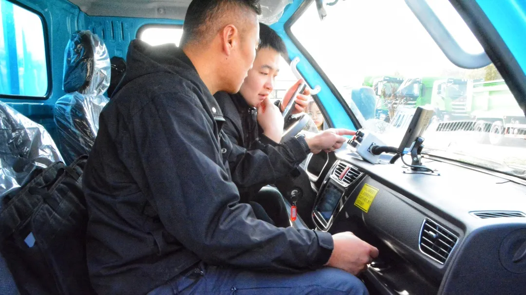 躍迪新能源汽車：綠色動力，引領未來環(huán)衛(wèi)新風尚·